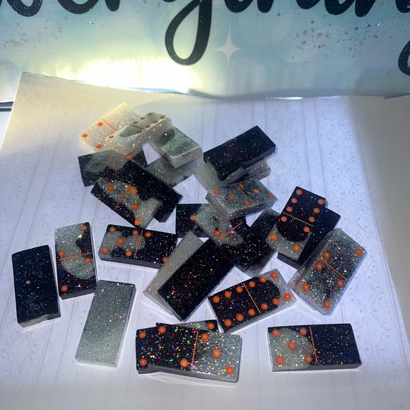 Dominos - Picture 2 of 7